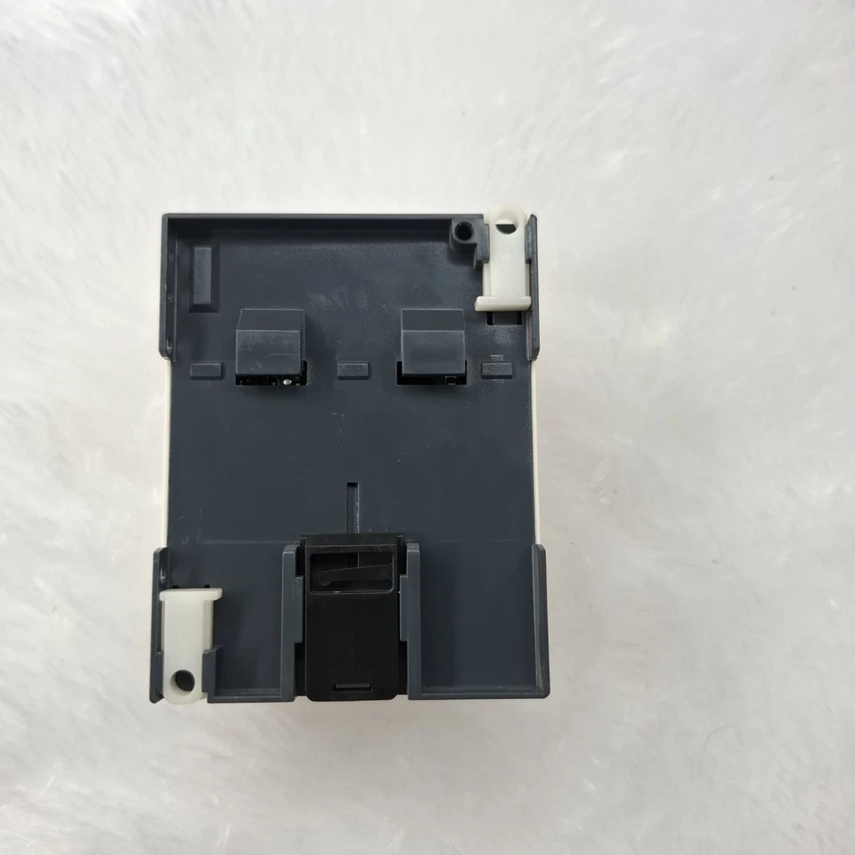 Used Schneider Zelio SR2 B121BD 24VDC Logic Relay SR2B121BD Fast Ship